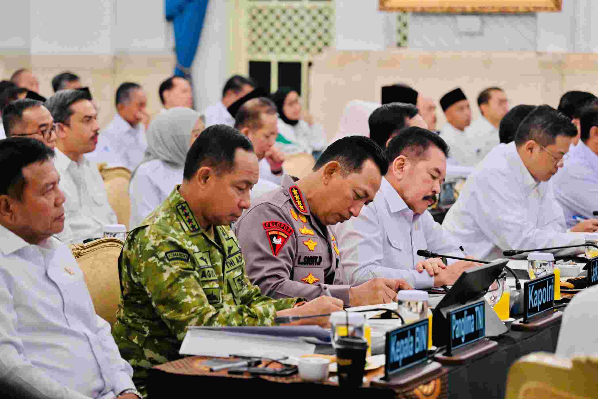 Panglima TNI Hadiri Sidang Kabinet Paripurna, Tegaskan Komitmen Dukung Program Strategis Pemerintah

