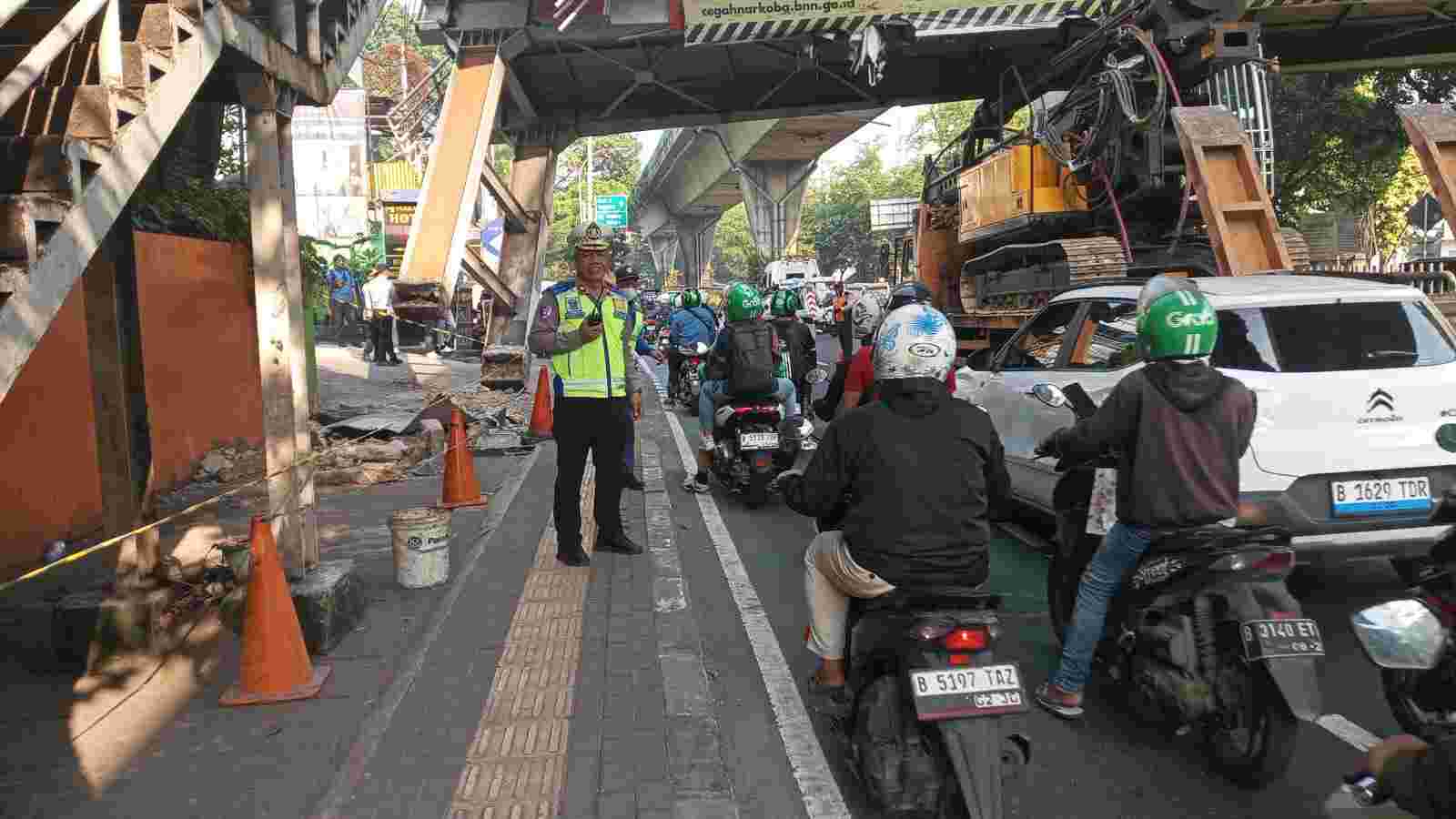JPO Tendean Diduga Tertabrak Truk Bermuatan Alat Berat, Polisi Terapkan Rekayasa Lalu Lintas

