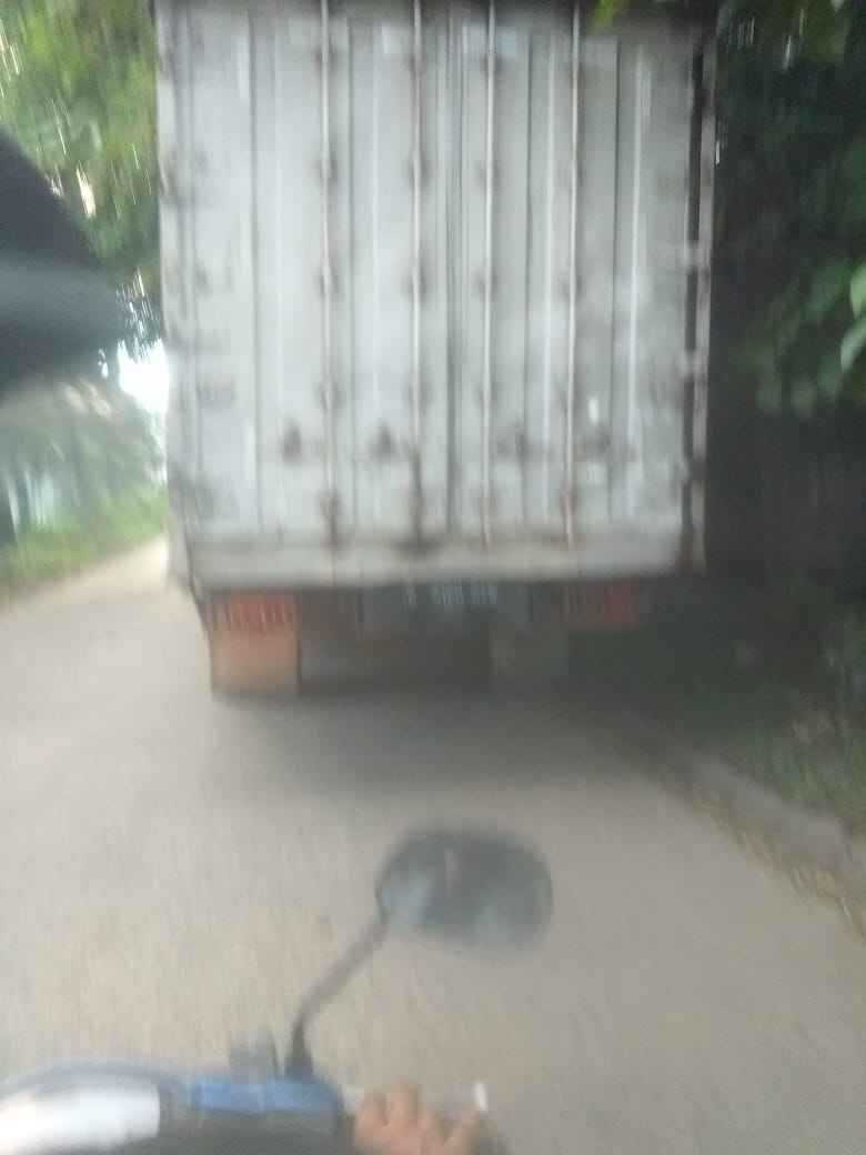Diduga Sebuah tempat penimbunan Bahan Bakar Minyak (BBM) subsidi jenis solar ditemukan bebas beroperasi di Kawasan Industri Palm Manis Gandasari Jatiuwung Kota Tangerang