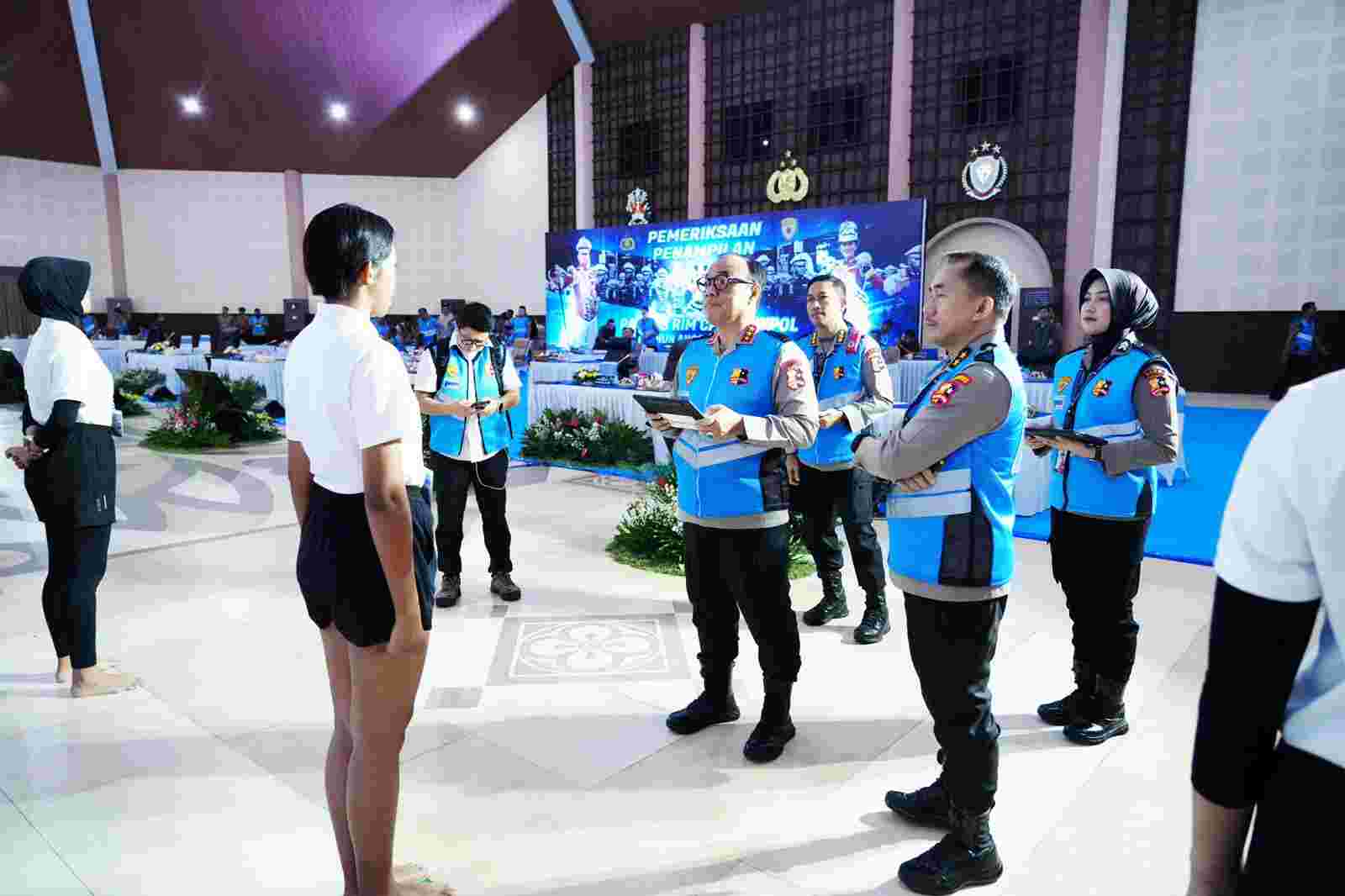Seleksi Taruna Akpol Masuki Tahap Akhir, Wakapolri Pimpin Pemeriksa'an Penampilan 404 Calon Taruna

