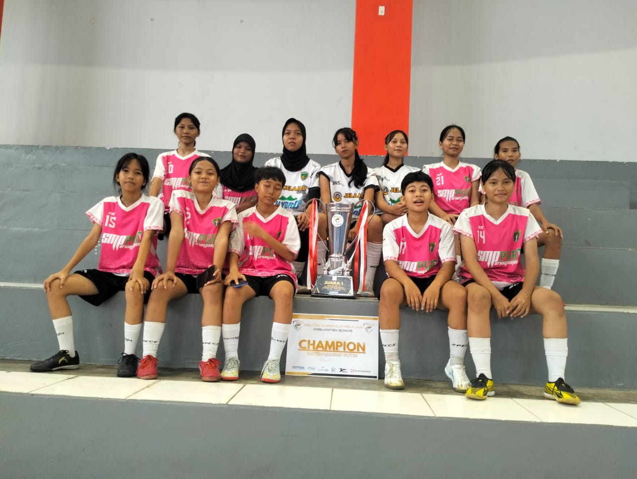 Sapu Bersih! SMP PGRI Parungpanjang Angkat Trofi Futsal Putri Zona Bogor 2025