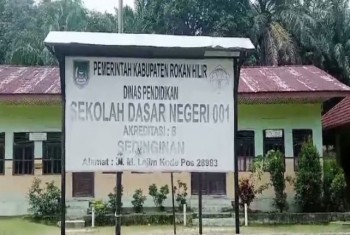 Sarana Dan Prasarana Pendidikan Menjadi Salah Satu Penunjang Utama Dalam Sebuah Proses Kegiatan Belajar Mengajar di Sekolah. Namun Ada infrastruktur Yang Salah Satu sekolah Dasar di Sedinginan Kecamatan Tanah Putih, Kabupaten Rokan Hilir Menyita Perh