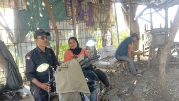 Ngopi Santai Sejenak Lepas Penat di Pesisir Pantai Pantura Sukadiri