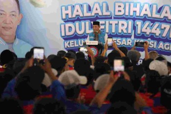 Kapolri: Kekompakan Buruh-Pengusaha Jadi Kunci Hadapi Krisis Global,
Dari Tangerang, Kapolri Serukan Soliditas Buruh dan Pengusaha !