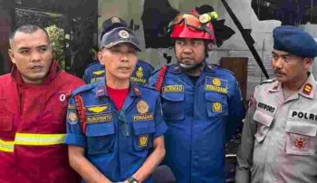 Brimob Polda Metro Jaya Kerahkan AWC Bantu Pemadaman Kebakaran Dua Kios di Ciputat