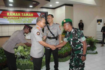 Anak Prajurit TNI Raih Gelar Siswa Terbaik dan Tertabah Diktuba Polri di SPN Polda Sulteng-



Raih Siswa Terbaik dan Tertabah Diktuba Polri, Serka Farid: Terima Kasih Kapolda Sulteng