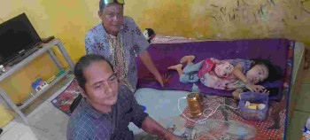 AWII DPD Banten Lakukan Kunjungan Kemanusiaan ke Keluarga Pasien Disabilitas di Larangan