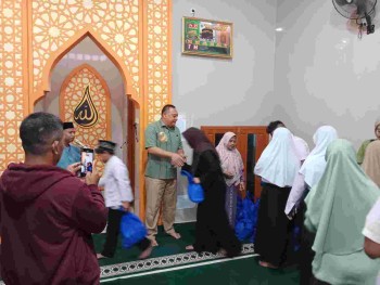 Presiden Komisaris PT JWM, H. Otong Kosasih, Salurkan Bansos Ramadhan untuk Yatim dan Dhuafa di Neglasari Tangkot