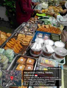 GIAT AKSOS SAFARI ON THE ROAD RAMADHAN, TIM AWAK MEDIA BERBAGI TAKJIL DI JL. RADEN FATAH TANGERANG-KOTA