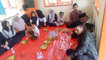 Posko Karet 1 Pergudangan Akhong gelar Bhaksos, Santunan Anak yatim dhuafa, ust.Mulyadi : 