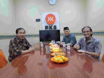 Dr.Ir. Moh Rahmansyah, Msi Bersilaturahmi Ke Kantor DPD Partai Keadilan Sejahtera Kota Tangerang, Dan Di Terima Ketua DPD PKS Kota Tangerang Arief Wibowo,ST,MM.