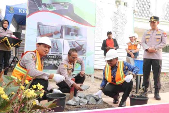 Peletakan Batu Pertama Pembangunan Gedung Parkir lantai 4 oleh Kapolres dan Walikota Tangerang