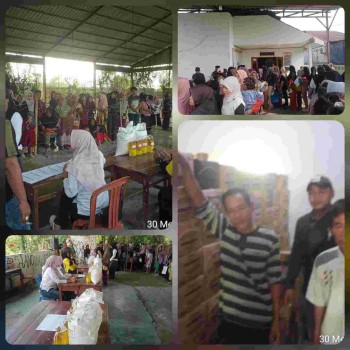 Pemdes Kampung Melayu Timur Salurkan Bansos Beras dan Minyak Goreng untuk 22 RW, Warga Sambut Antusias

