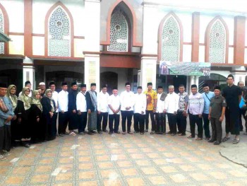 Sekda Kota- Tangsel

Bincang santai dengan  RT, RW, Alim ulama dan DKM Masjid AT-Taqwa  Pondok- Ranji usai Sholat Jum'at Bersama