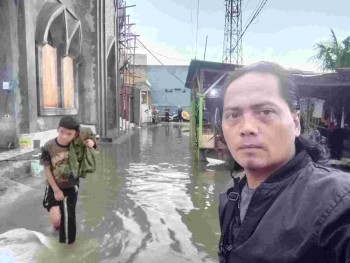 Banjir Rendam Halaman Mushollah Al - Hidayah Karang Timur,