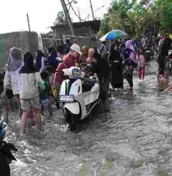 Pejabat Kecamatan Kemiri Turun Langsung Lapangan, Tinjau Banjir di Desa Klebet