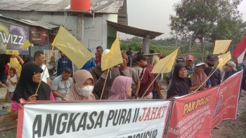 Aksi Damai Warga Eks Irigasi Bandara Soekarno Hatta