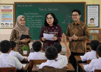 Gaji Guru Tak Boleh Timpang: Wakil Ketua Komisi X DPR RI Soroti, Di Sebut-Sebut Kesenjangan Status Negeri dan Swasta
