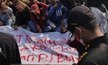 Dump Truk (Truk Tanah)Banyak Telan Korban, Mahasiswa Dan Masyarakat Unjuk Rasa di Kosambi