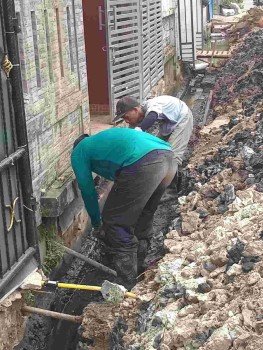 Diduga Raup Untung Segunung, CV Izza Putra Mandiri Abaikan SOP, Hanya Libatkan Dua Pekerja Marathon di Proyek U-Ditch Bencongan Tangerang !!!