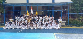 Persiapan Untuk Test Gerakan Kenaikan Sabuk Pada Murid Olah Raga Taekwondo Yang Berlangsung Di Sekolah SMPN 32 Kota Tangerang