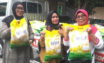 550/Pack  Beras Bulog  Ukuran 5/Kg Siap Dikirim Untuk Kelompok Wanita Tani dan PKK  Se- Kec.Ciputat- Timur