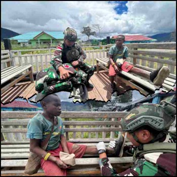 Satgas Mobile Yonif 509 Kostrad Laksanakan Pengobatan Untuk Anak Papua