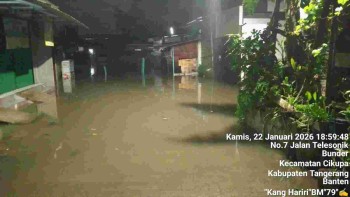Jembatan Cirarab Kp.Bunder-Cikupa Kembali Terendam Banjir, Arus Lalu Lintas Lumpuh