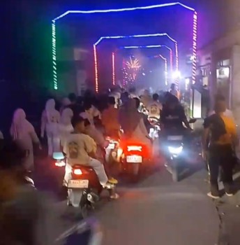 MERIAH! Warga Mekar Jaya Gelar Takbir Keliling, Didominasi Anak Muda Ramaikan Malam Idul Fitri Besok Jum'at