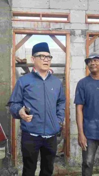 Rumah Warga Teluknaga Roboh Diduga Akibat Banjir, Dewan Barhum HS-PDI-P Turun Tangan berikan sentuhan 
