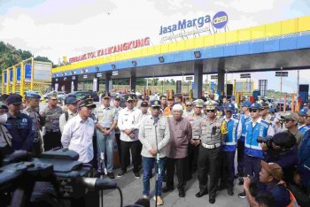 Turut Serta Lepas Arus Balik One Way, Rivan A. Purwantono Imbau Pemudik Kooperatif Ikuti Arahan Petugas