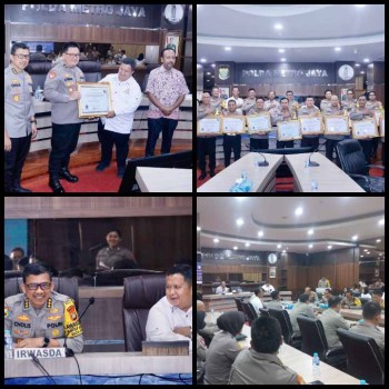 Polres Metro Tangerang Kota Raih Penghargaan Penyelenggara Pelayanan Publik Nilai Tertinggi Perwakilan Banten dari Ombudsman RI,



Bangga! Polres Metro Tangerang Kota Raih Penghargaan dari Ombudsman RI Terbaik se-Banten-



Raih Nilai Tertin