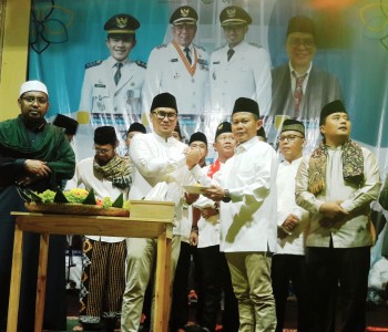 DIGUYUR HUJAN PUNCAK ACARA TASYAKURAN SAMBUT HUT KOTA TANGSEL KE-15 TINGKAT KECAMATAN CIPUTAT- TIMUR SUKSES