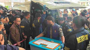 Polri Serahkan Tersangka dan Barang Bukti Duga'an Korupsi ke Kejaksa'an Agung, Penyidikan Resmi Beralih