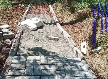 Terkesan di paksakan,kwalitas paving perlu di pertanyakan,Paving Block ciherang-serang banten menuai sorotan tajam dari berbagai pihak !!