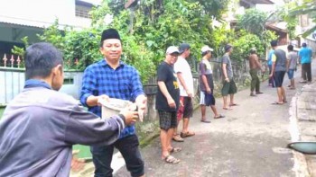 IKUT KERJA BHAKTI DI LINGKUNGANNYA CALEG ARIF RAHMAT NUGRAHA(ARN) TUAI BANYAK PUJIAN