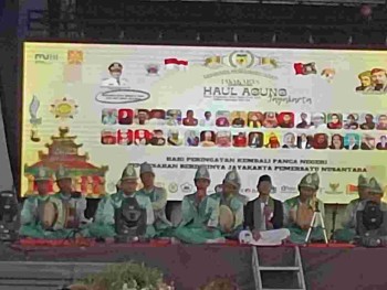 haul agung bersama pangeran jayakarta
Pemangku Adat yang mewakili Kesultanan di Nusantara menghadiri acara, digelar oleh Lembaga Budaya Betawi di Jakarta