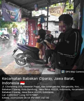 Antrian Luar Biasa Sebuah Warung Sembako, Diduga Menjual Obat Keras Golongan G Tramadol Dan Eximer Ilegal Di Wilkum Polsek Babakan Ciparay Kota Bandung !!