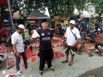 Remaja Masjid al Barkah  Laksanakan Penyembelihan 7 Sapi dan 16 Kambing di Hari Raya Idul Adha 1446 H