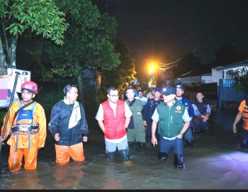 Terdampak Banjir, Pillar Saga Ichsan Tinjau Warga dan Berikan Bantuan