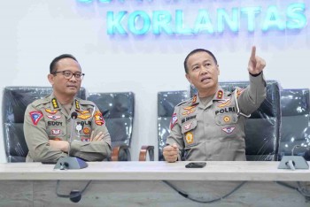 Kepala Korp Lalu Lintas ( Kakorlantas )Polri Irjen.Pol.Aan Suhanan-

Tinjau Command Center PJR KM 29