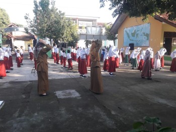 Masa pengenalan lingkungan Sekolah ( MPLS ) SDN 01 Krengseng Jawa Tengah dalam rangka membangun karakter dan kerjasama Tim.