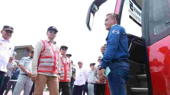 Upaya Tingkatkan aspek keselamatan angkutan Umum di NATARU 2026, Dir Jend Perhubungan Darat melakukan pengawasan dan pemeriksa'an persyaratan administrasi