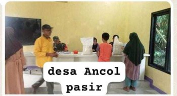 445 KPM Menerima Bantuan Beras 10kg Pada Program Desa Ancol Pasir,
Kades Apang:Dengan Harapan Bantuan Beras Tersebut Dapat Memberikan Manfaat

