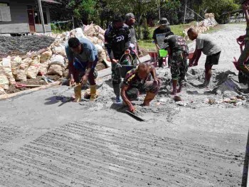 Progres Pengecoran Jalan TMMD Ke-129 Kodim 1807/Sorong Selatan Capai 55 Persen