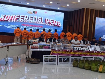 Konferensi Pers Gas 3 kilo dan Perdagangan Kulit Trenggiling Serta Penambangan Pasir Liar