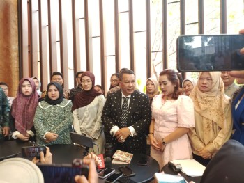 Pengacara korban kasus penembakan maut tiga anggota Polres Way Kanan, Lampung, Hotman Paris: