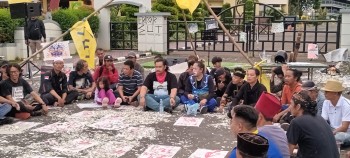 Pentas Seni Solidaritas untuk Tenaga harian lepas ( THL ) taman Elektrik depan PUSPEM Kota Tangerang