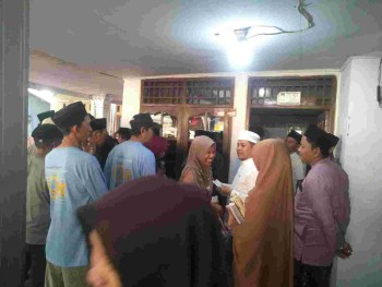 BHAKTI SOSIAL KADES BABAKAN ASEM, BERBAGI BERKAH BINGKISAN UNTUK WARGA
